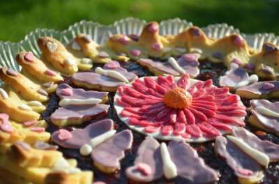 Crostata con decorazioni in pasta di zucchero